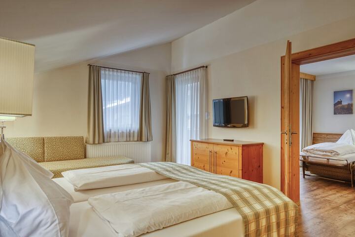 Room 45 of 171