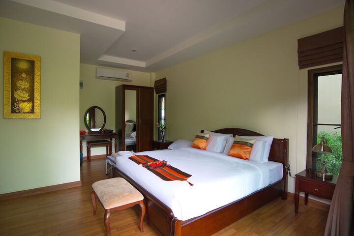 Room 3 of 33