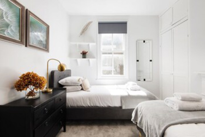 Room 28 of 33