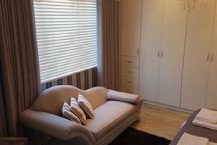 Room 4 of 17