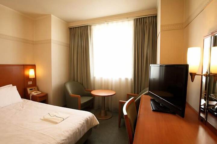 Room 10 of 35