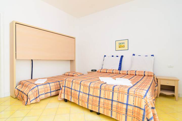 Room 2 of 39