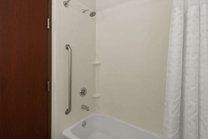 Room 26 of 38