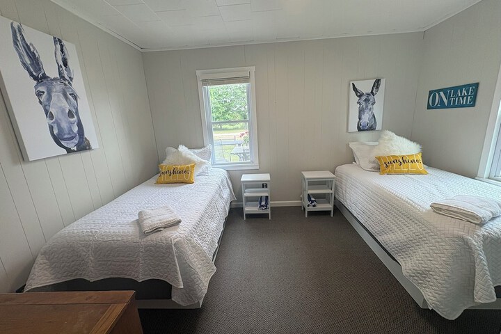 Room 35 of 141