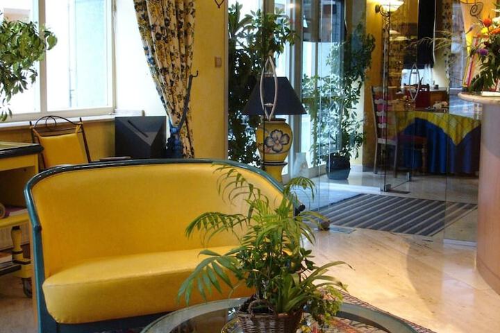 Guest Lobby