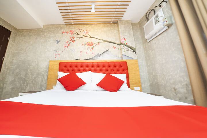 Room 9 of 24