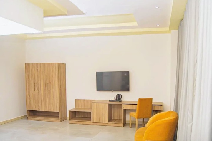 Room 9 of 27