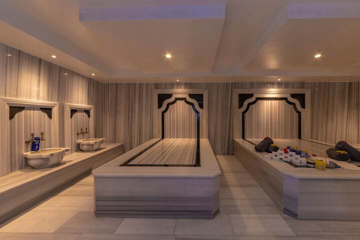 Room 32 of 46