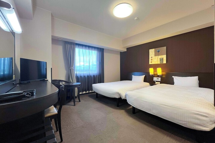 Room 6 of 37