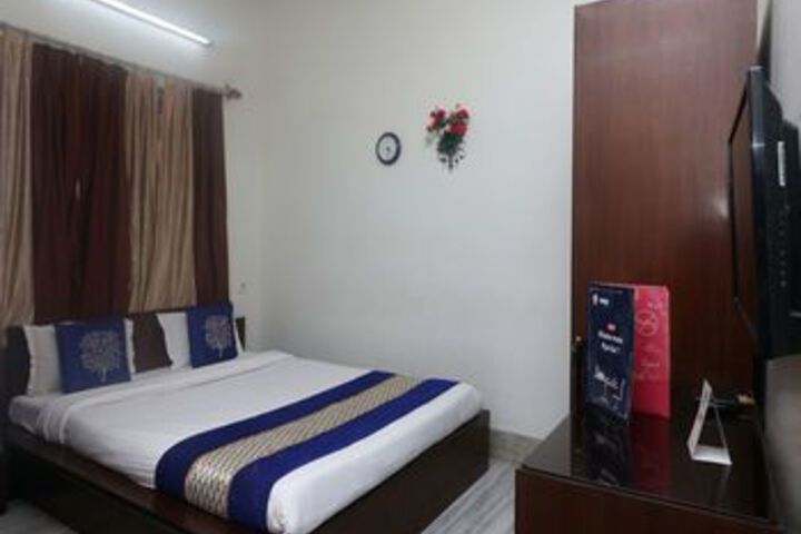 Room 13 of 24