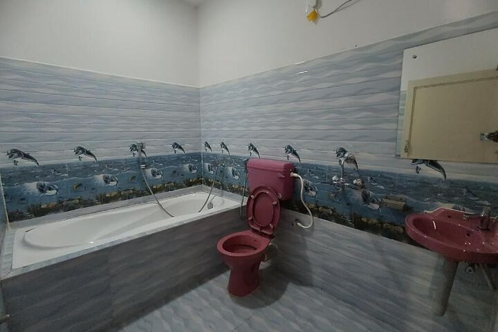 Room 5 of 33