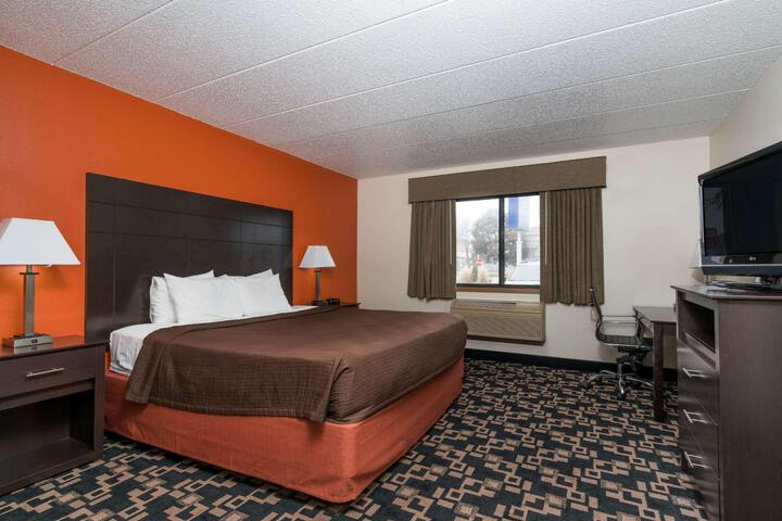 1 King Bed (4 of 16)