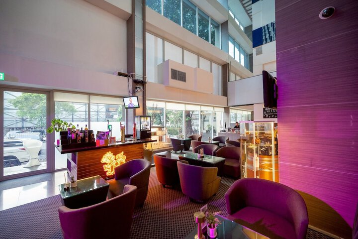 Lounge 67 of 83