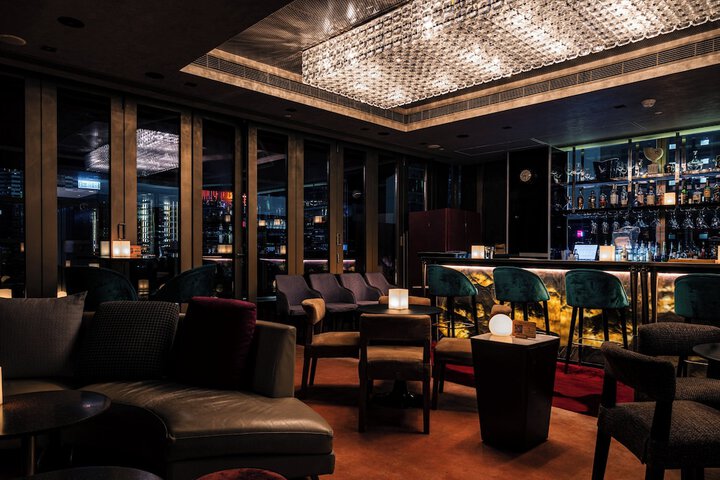 Lounge 76 of 108