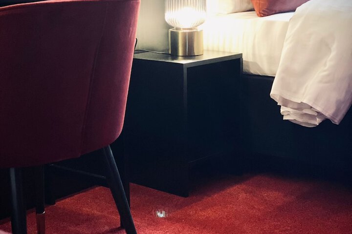 Room 25 of 100