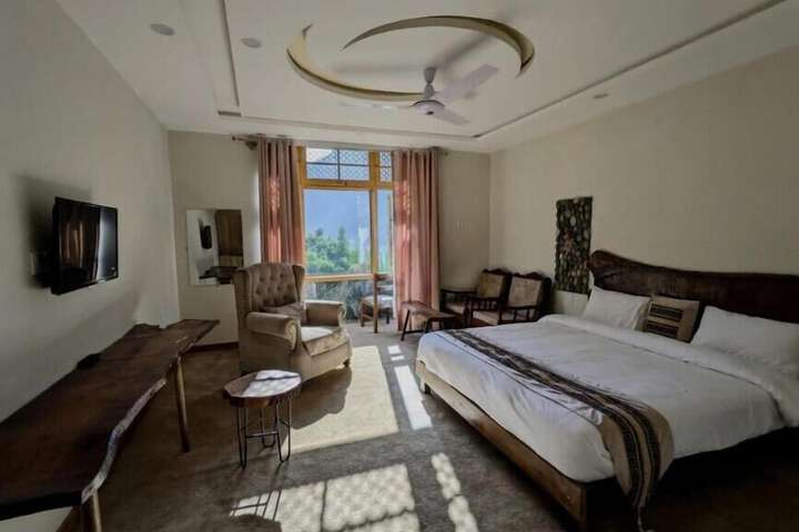 Room 4 of 6