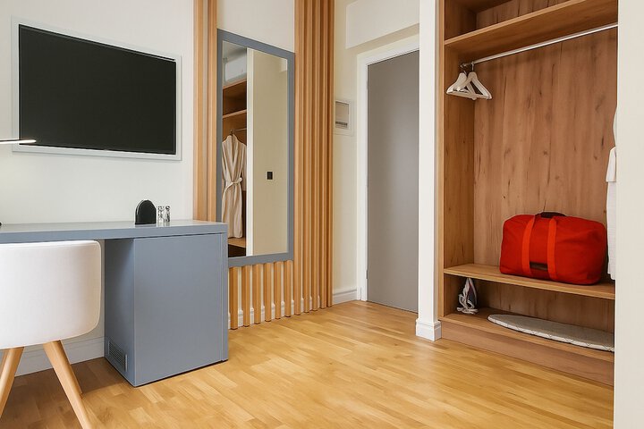 Room 13 of 23