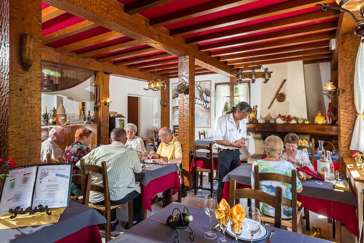 Dining 27 of 46