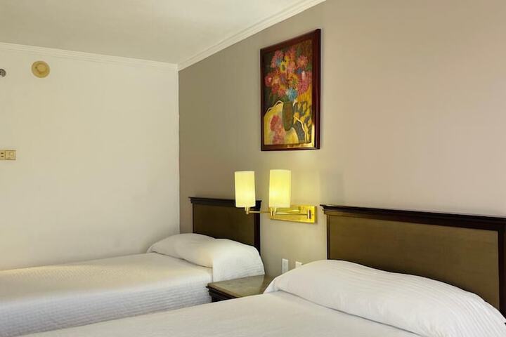 Room 6 of 13