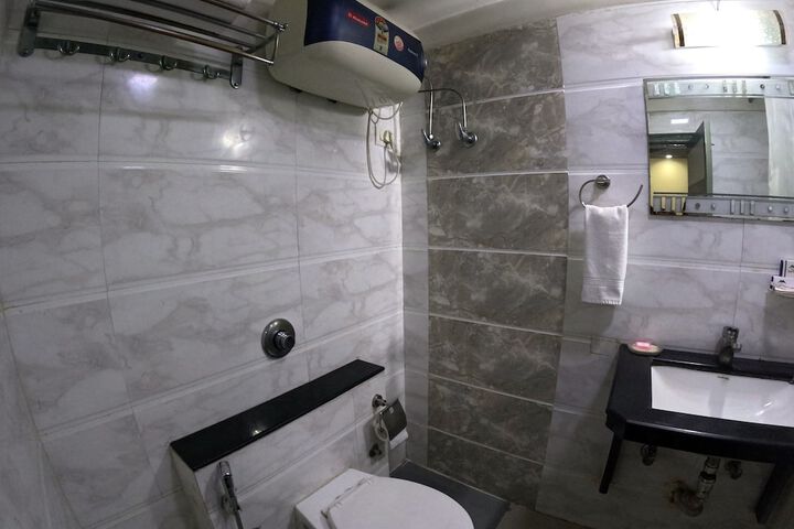 Room 9 of 17