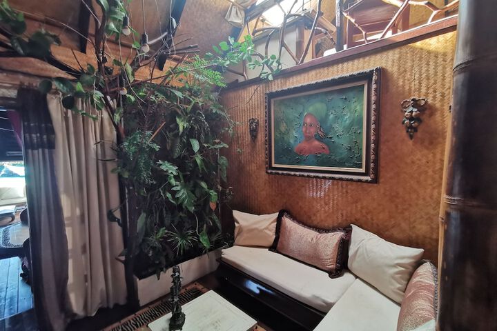 Lounge 323 of 404