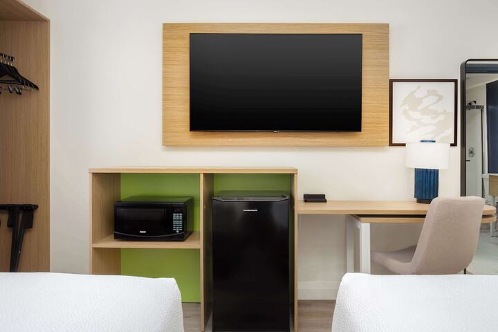 Room 8 of 28
