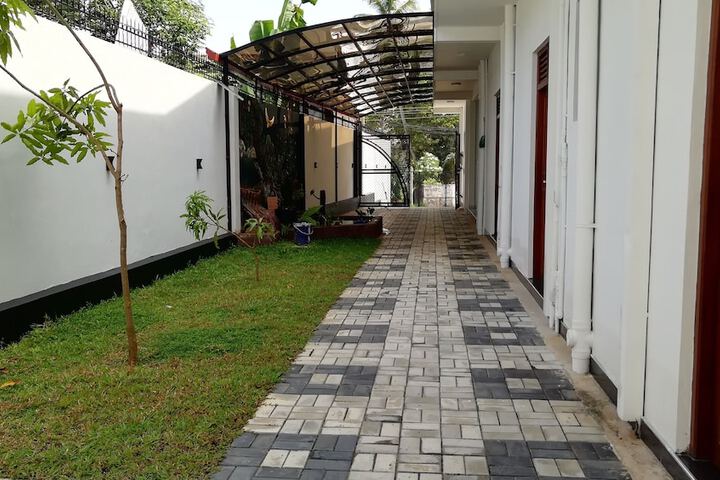 Hotel Exterior 21 of 23