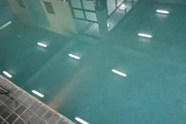 Pool 120 of 124