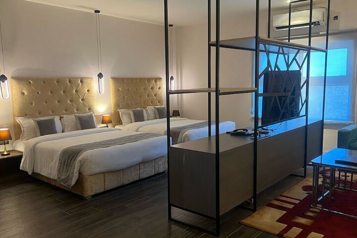 Room 16 of 40