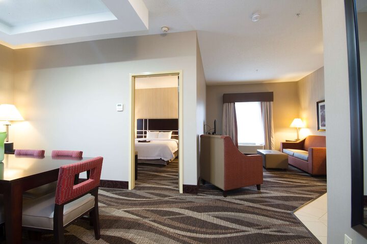 1 King Bed (8 of 13)