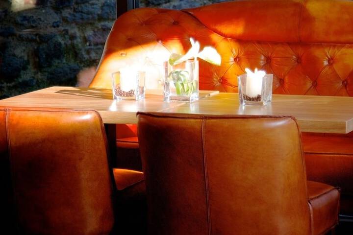 Lounge 23 of 34