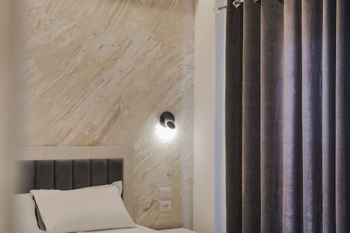 Room 8 of 64