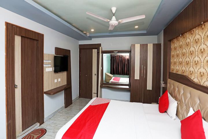 Room 13 of 20