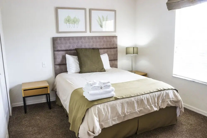 Room 4 of 17