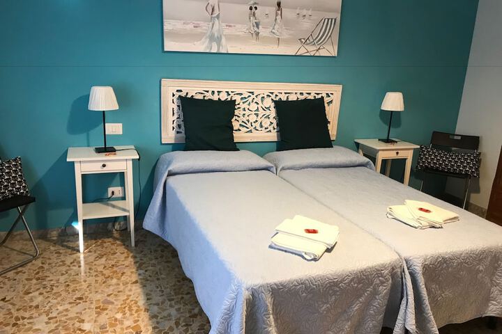 Room 9 of 37