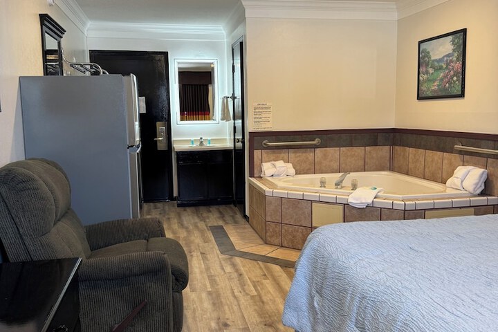 Room 6 of 43