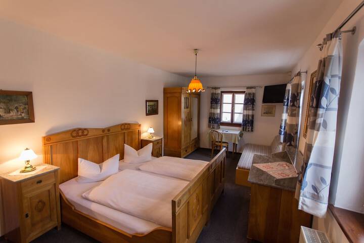 Room 3 of 34