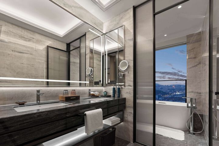Room 33 of 52