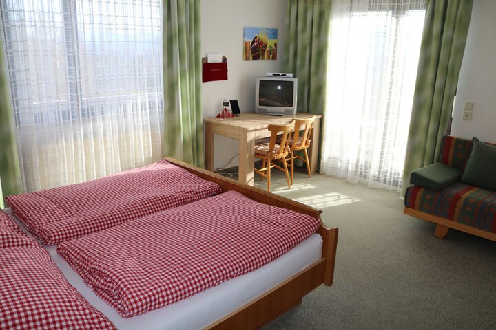 Room 12 of 28