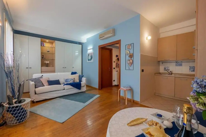 Room 5 of 13