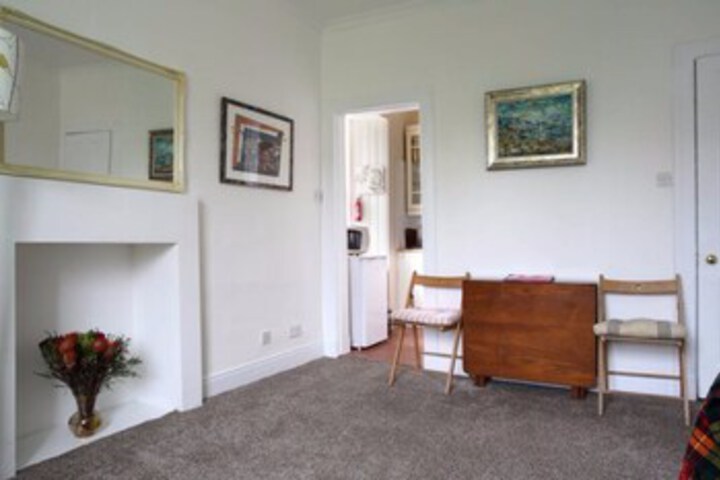 Room 9 of 32