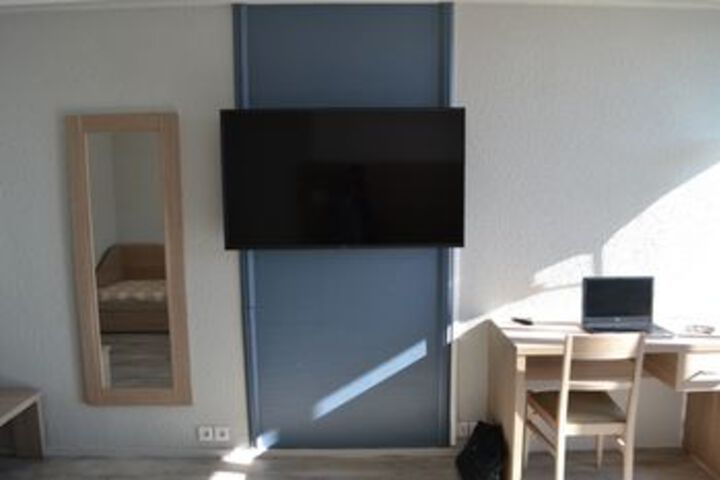 Room 15 of 25