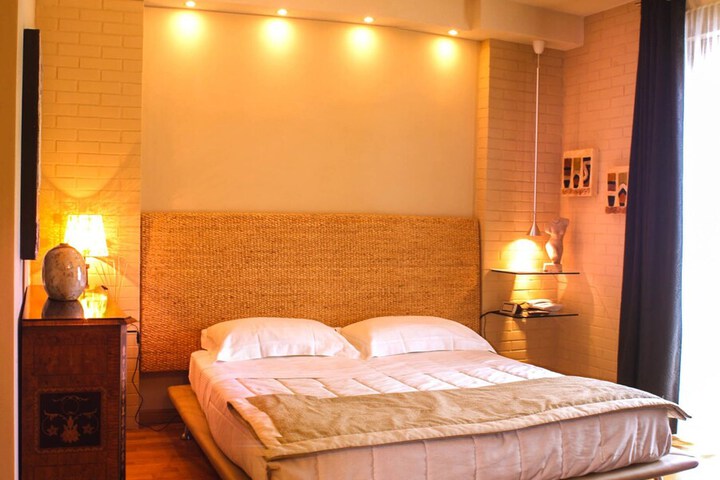 Room 4 of 7