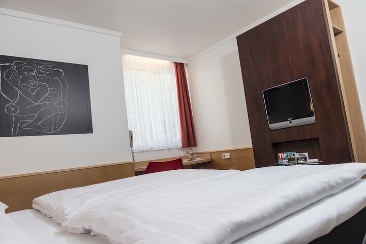Room 3 of 46