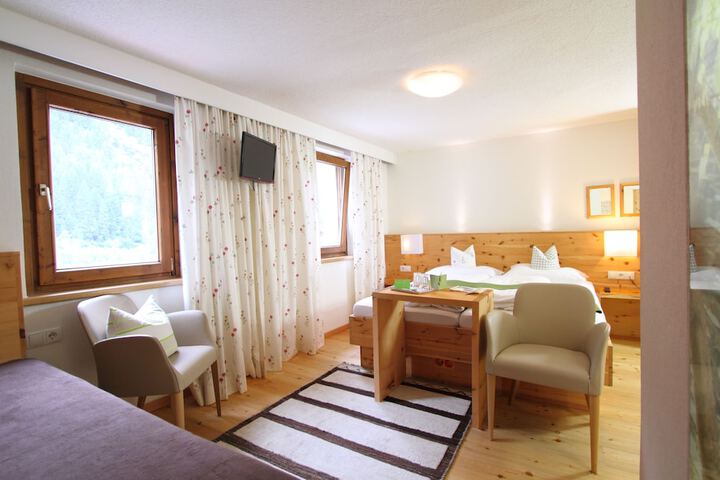Room 8 of 48