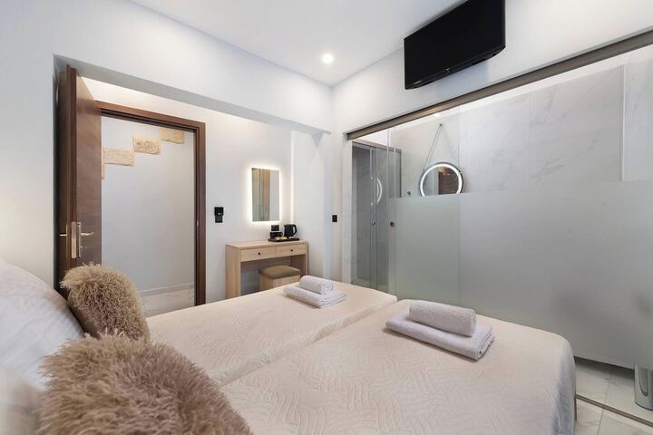 Room 13 of 36