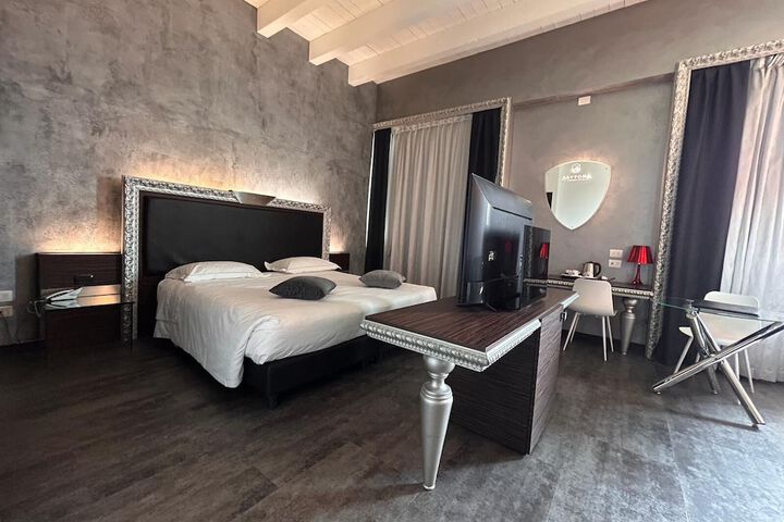 Room 10 of 37