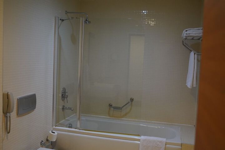 Room 15 of 48
