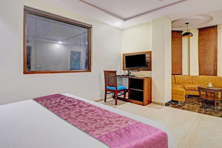 Room 9 of 17