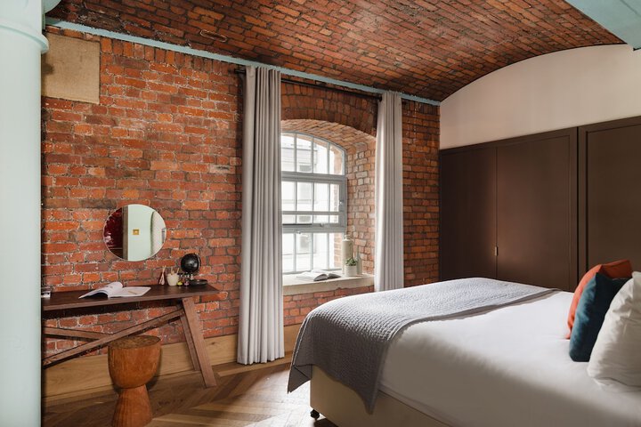 Room 19 of 100